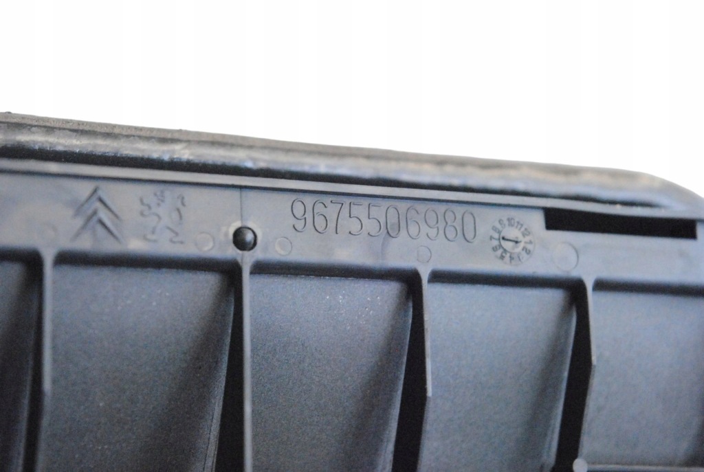 Peugeot 208 2016 решётка вентиляционная под бампером задним в Украине