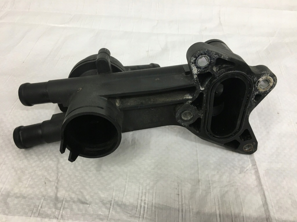 фото №9, Корпус термостата патрубок vw polo 6r v seat ibiza iv 1.2i cg 03c121111b