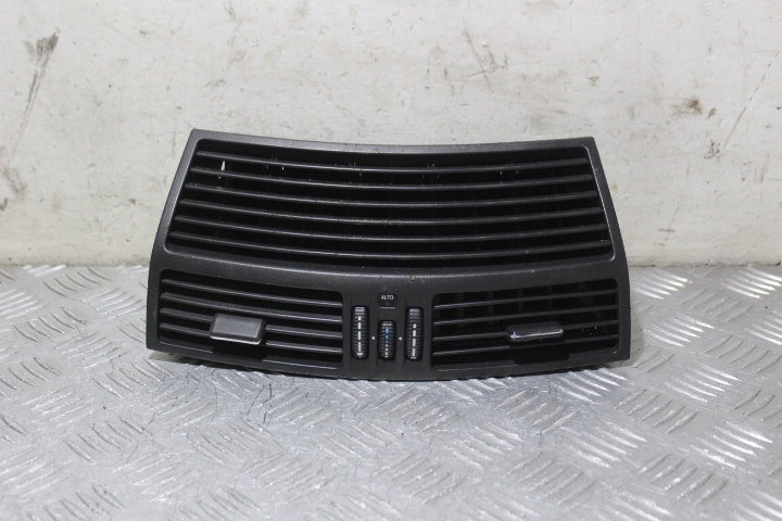 фото №1, Решётка обдув средняя . mercedes w220 s klasa