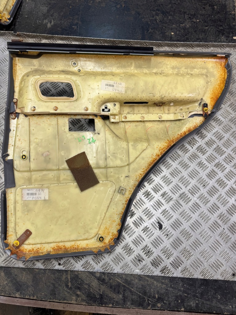 фото №6, Обивка дверь левый задняя mitsubishi pajero ii 5d