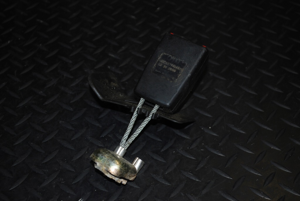 фото №1, Клипса поперечина задняя audi a6 c5 4b0857740a