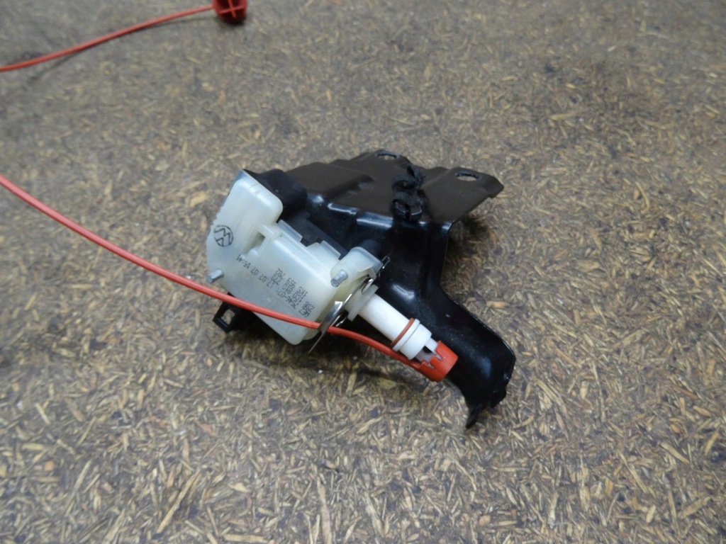 фото №7, Audi ttrs tt 8j привод крышка заливной топлива кронштейн 8j0809985c