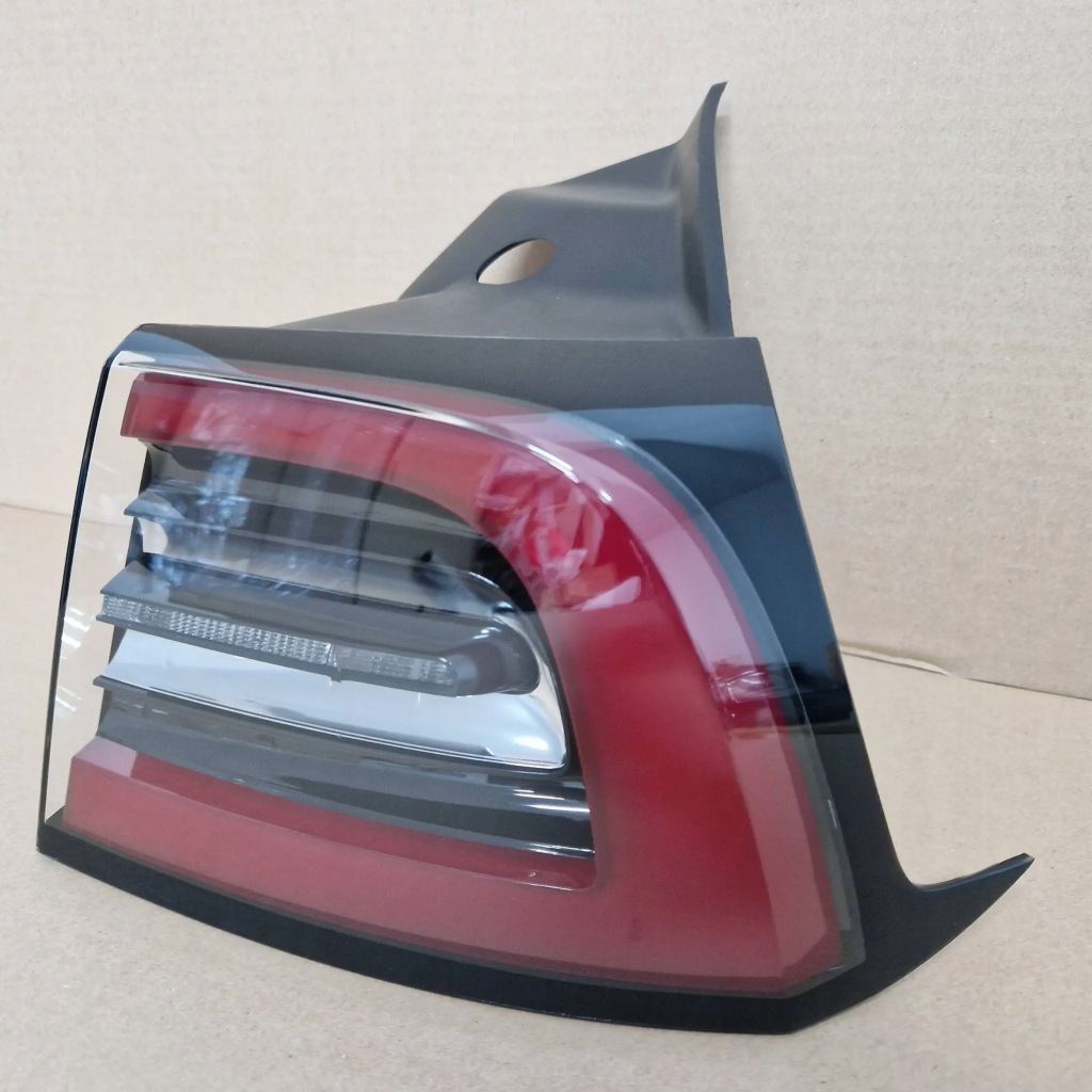 Фара led правый задний  tesla 3 17-23 идеальная Доставка