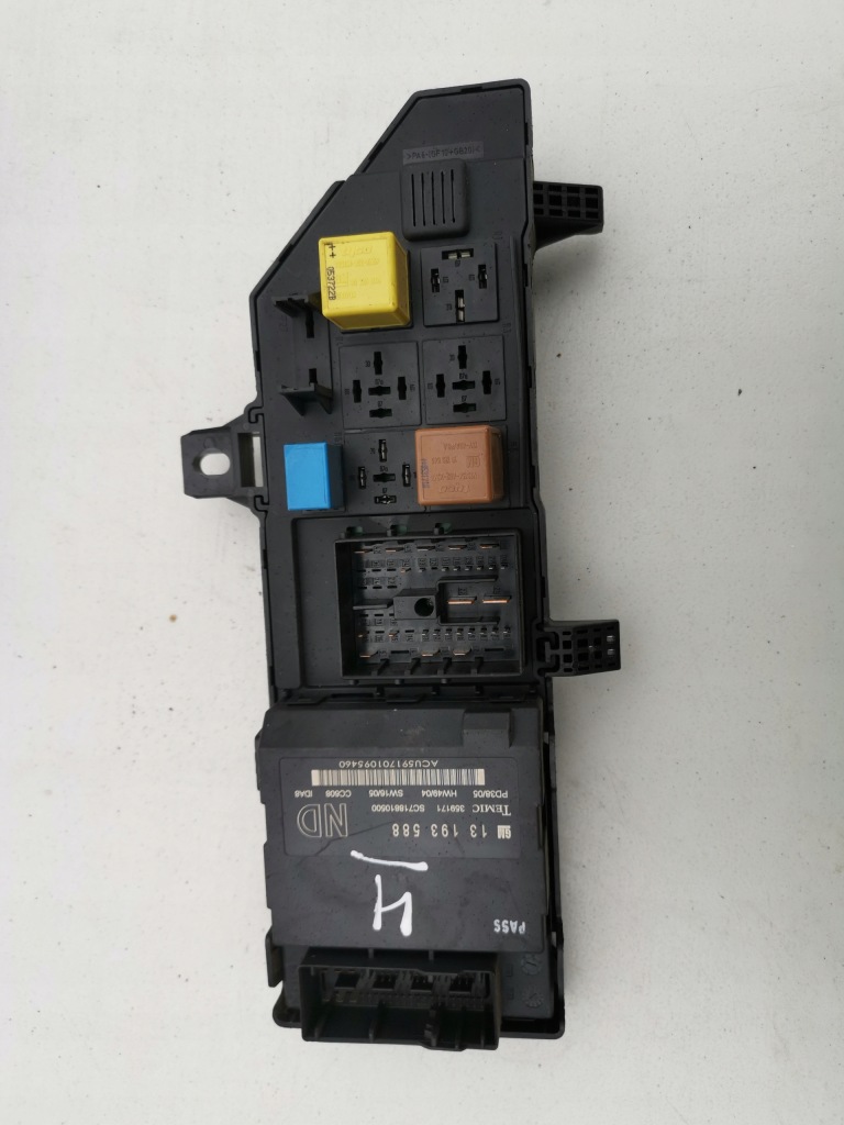 фото №1, Коробка предохранителей 13223678 opel vectra c