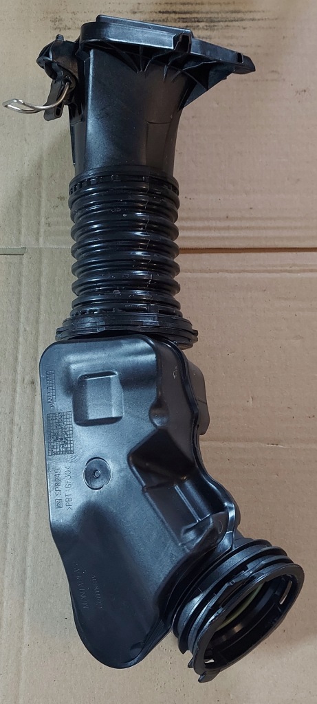 фото №1, Mercedes c-klasa w206 2.0 hybrid glc w254 шланг труба воздуха резонатор