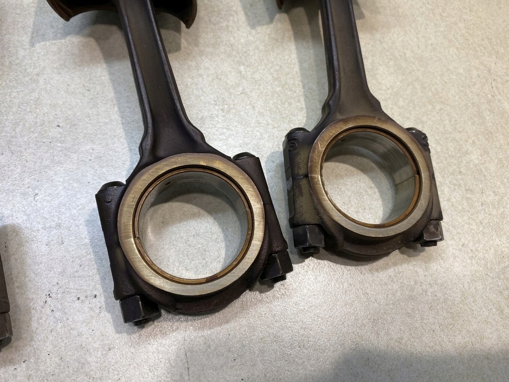 фото №4, Поршень шатун peugeot 1007 1.4 16v kfu