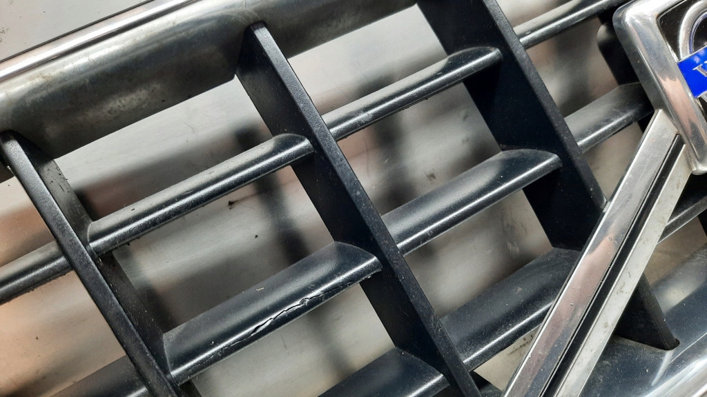 фото №11, Решітка радіатора решітка радіатора 8620641 volvo xc90 02-14r пошкоджений