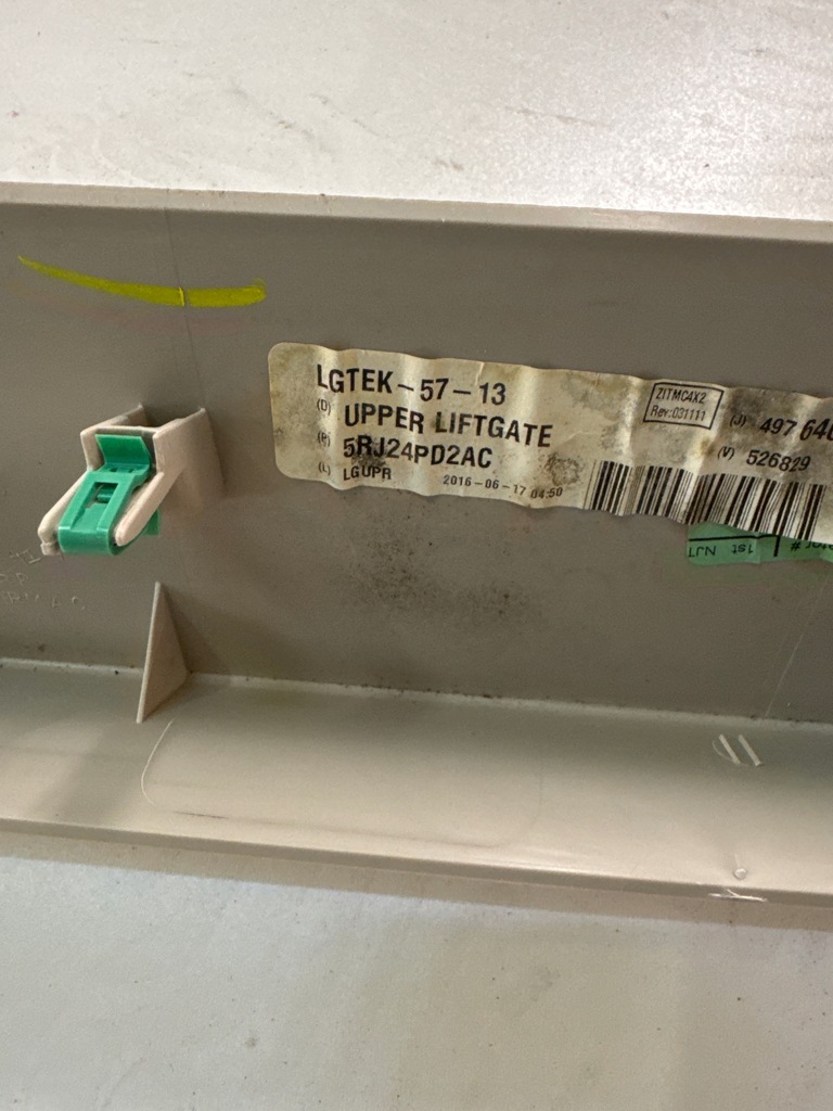 фото №10, Обшивка захист кришки багажника обшивка рамка chrysler pacifica 2017 - 2021