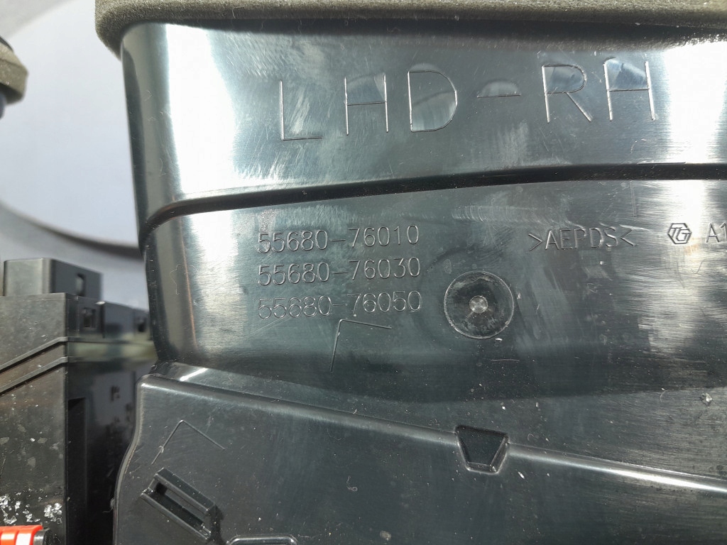 Lexus ux 250h молдинг dekor повітропровід консолі 55410-76030 в Україні