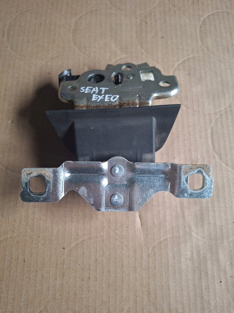 фото №1, Seat exeo замок крышки