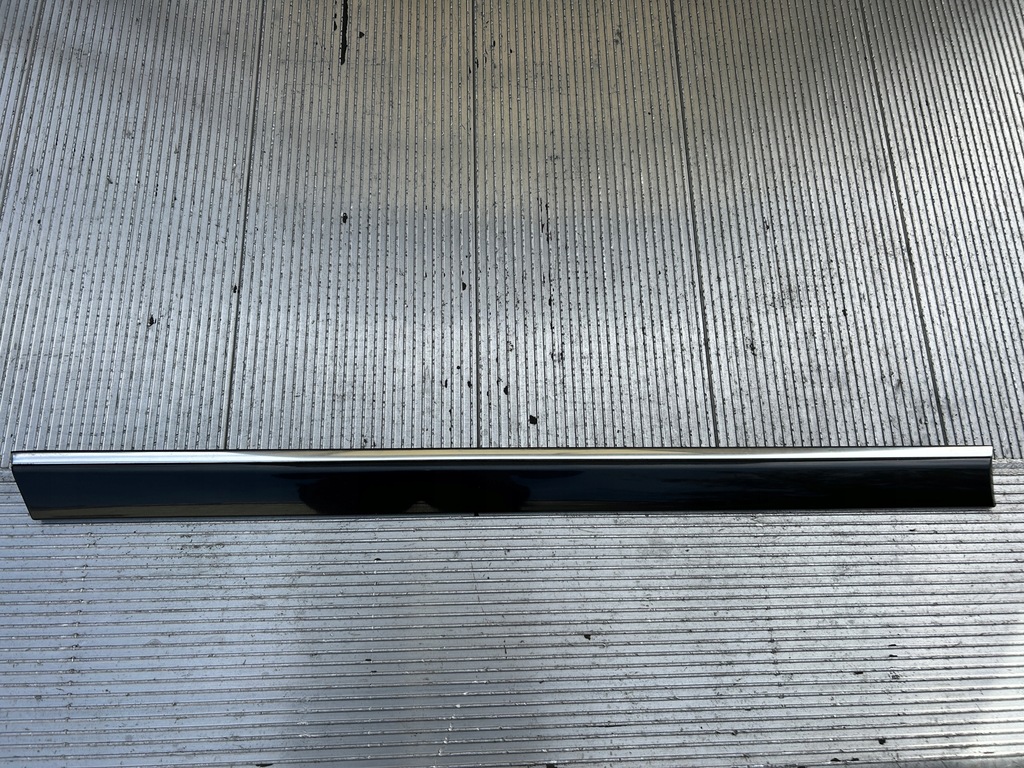 фото №1, Молдинг средняя дверь правый задняя audi a8 d2 lift lz9w long