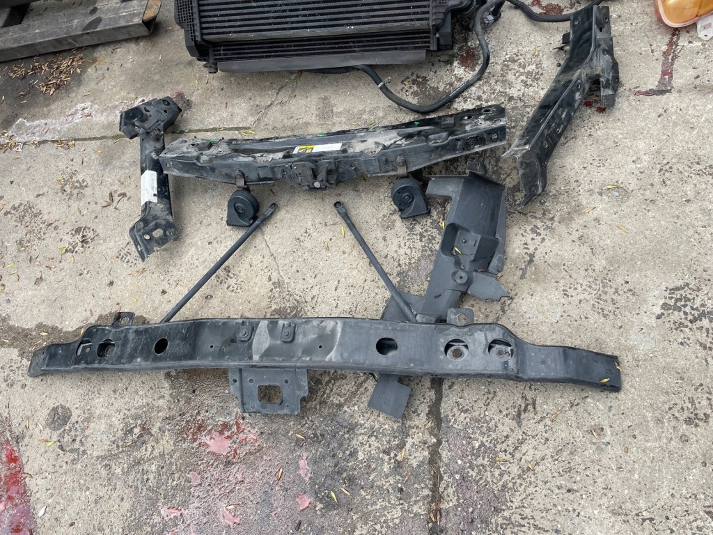 Jeep grand cherokee wk2 3.0 crdi усилитель передние ремень перед комплектный Недорого