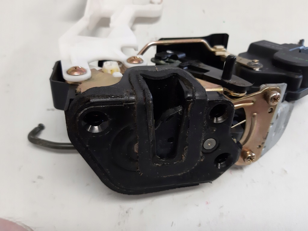 фото №10, Hyundai santa fe i замок левый задняя europa 4 контакты