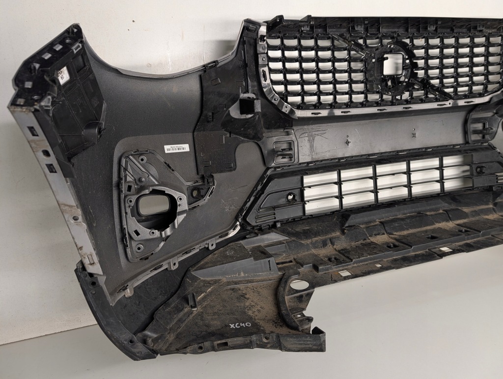 Бампер перед volvo xc40 i lift r design 2022- в Украине