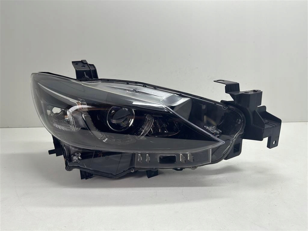 фото №1, Mazda 6 vi lift 15+ права лампа перед full led eur