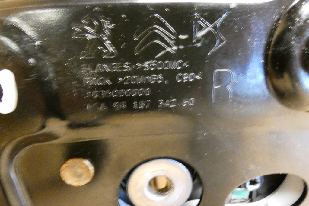 Привід кришки сидінь citroen ds7 9818734380 9818734280 Недорого