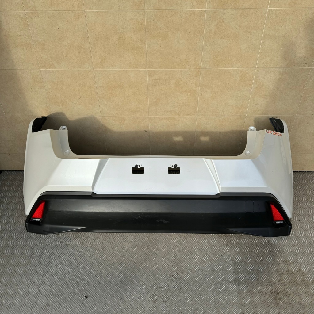 фото №1, Бампер задний kompletny lexus ux 250h 2021 rok