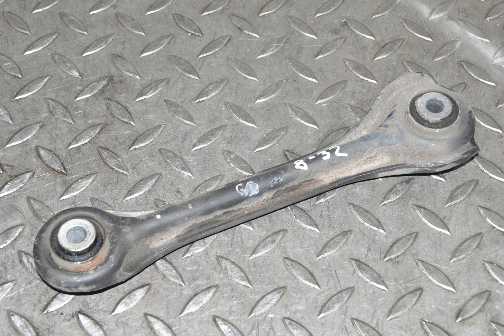 фото №1, Mercedes r172 slc250d 2017 rhd задний правый рычаг