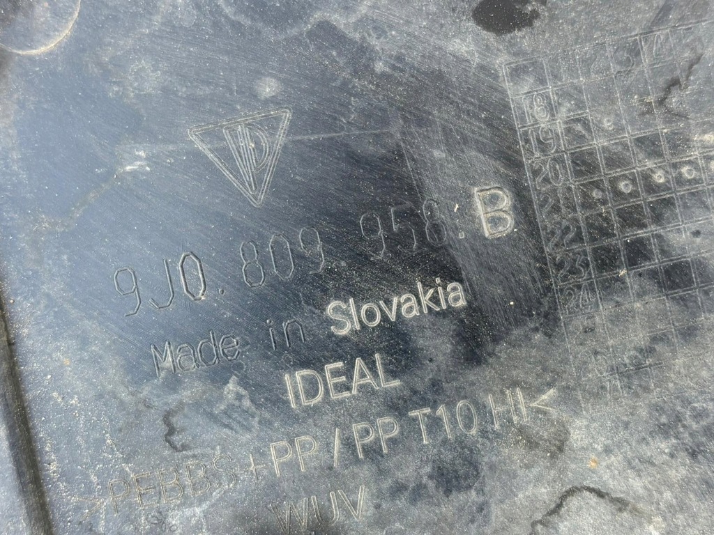 фото №6, Porsche taycan 4s подкрылок защита левая правая перед 9j0809957b 9j0809958b