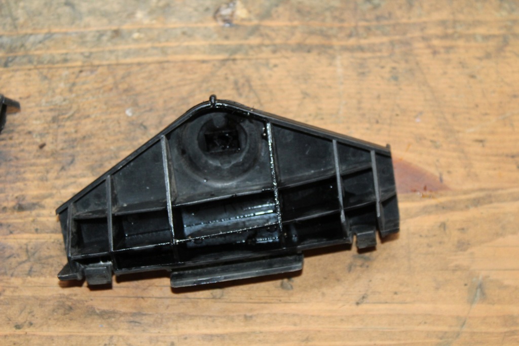 фото №5, Направляющая бампера правый задняя avensis verso комплект