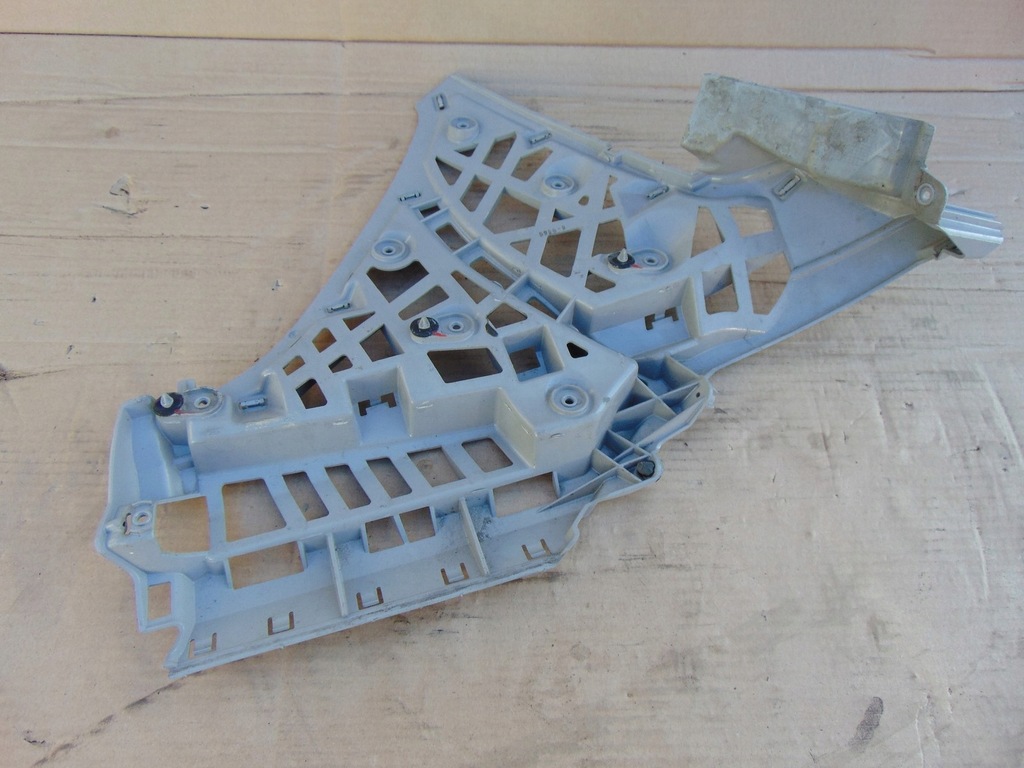 фото №7, Направляющая бампера правый задняя ford b-max av11r296a22-ad