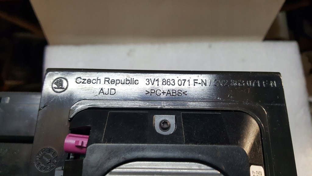 фото №15, Пепельница бардачок зарядное устройство индукционная skoda superb iii 3v1863071