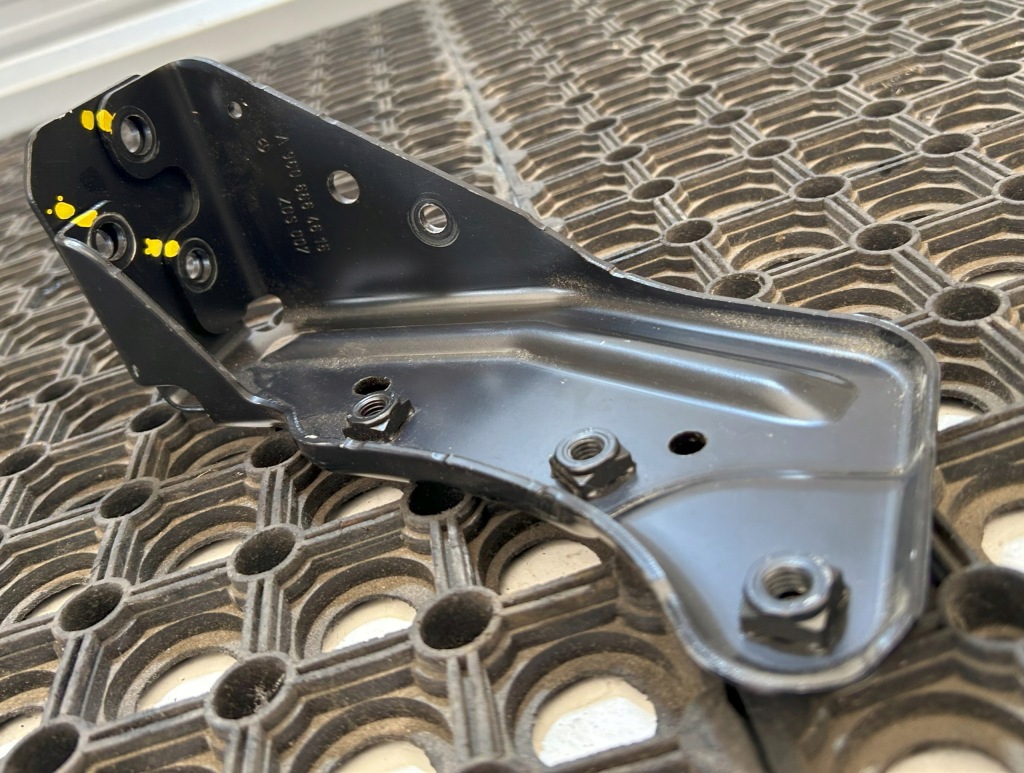 Купить Кронштейн кронштейн порог mercedes actros mp4 a9606664615 оригинал