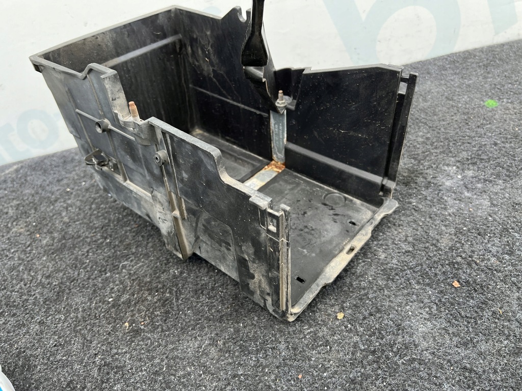 фото №1, Ford kuga mk1 корпус акумулятор