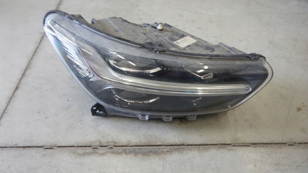 фото №1, Лампа перед передняя правая volvo xc40 31655636 комплектная