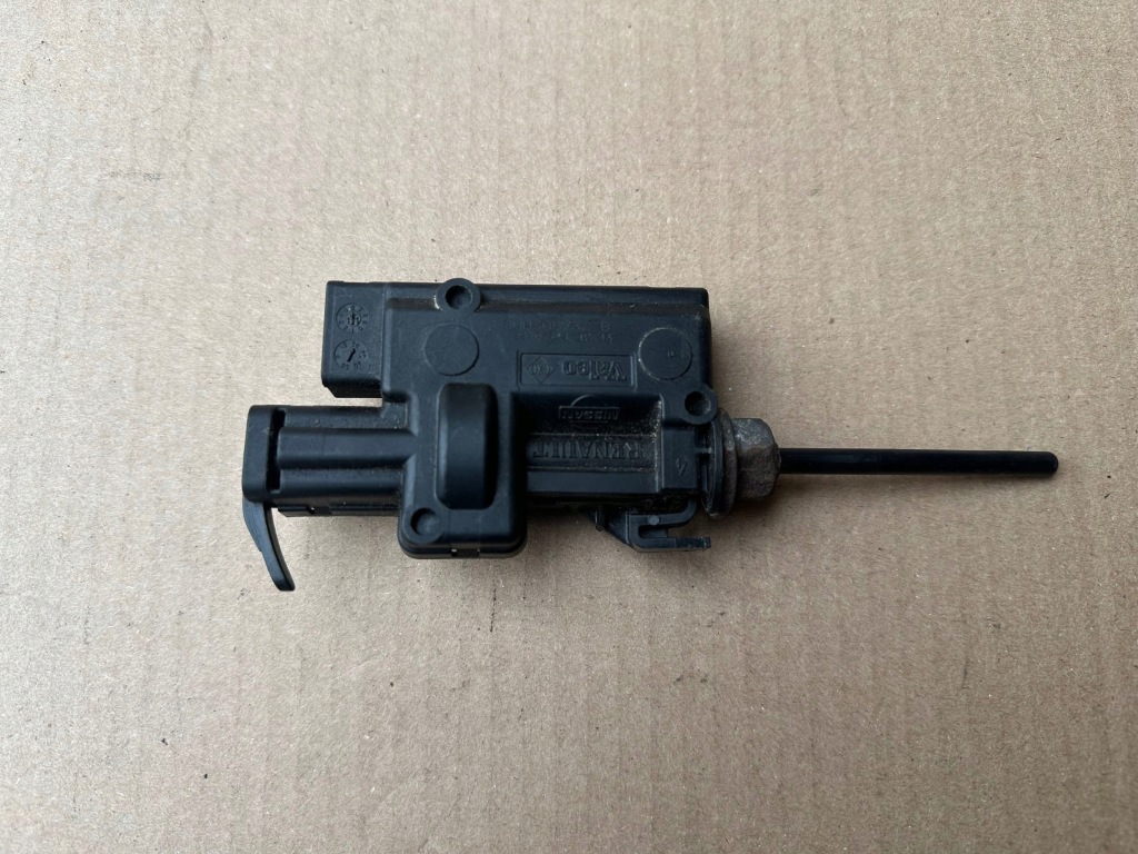 Купить Renault megane 3 привод крышка заливной 8200305732b