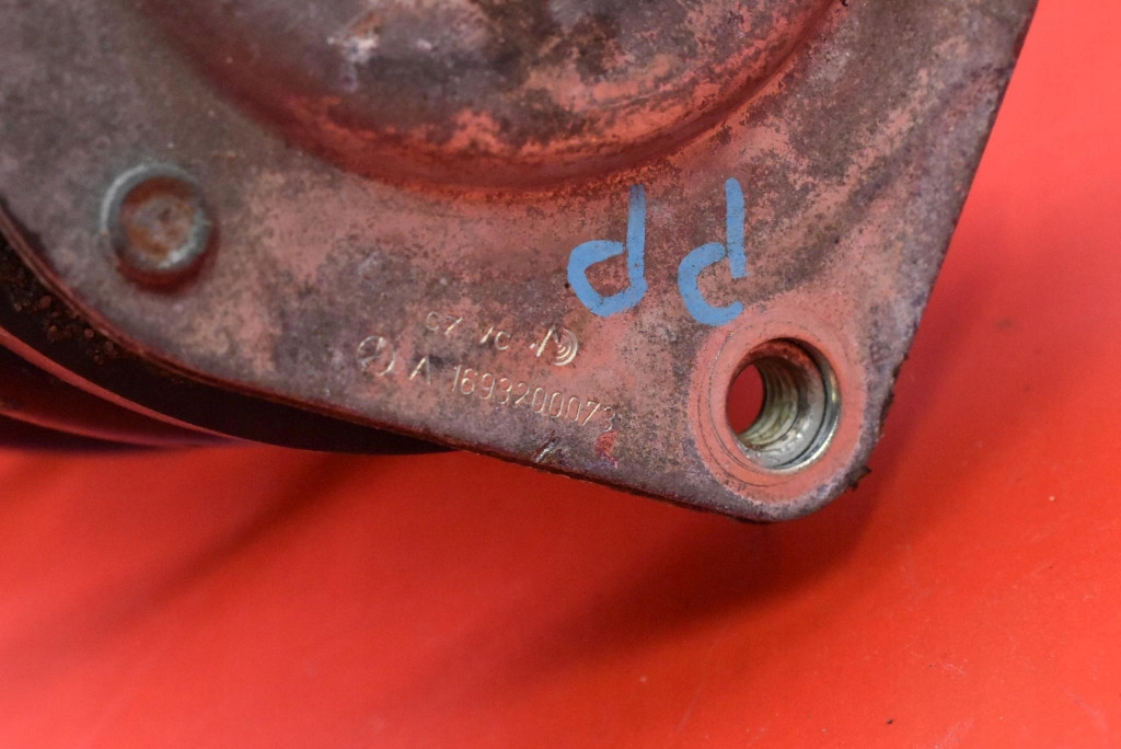 Амортизатор правий перед a1693200130 mercedes a-klasa w169 1.5 8v 95 km Зі Шроту