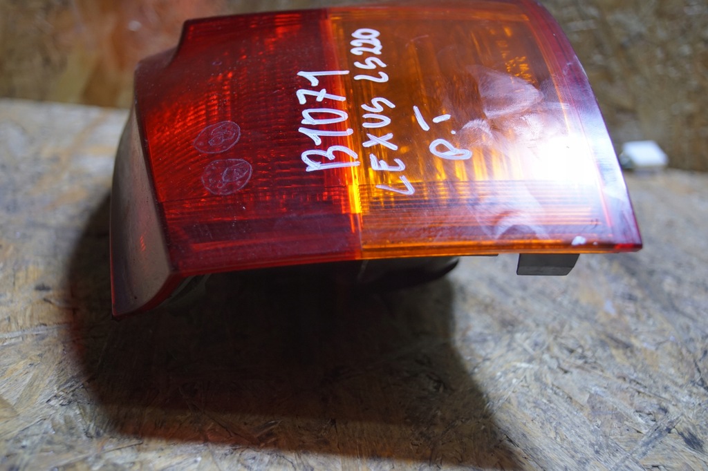 фото №4, Lexus ls220 лампа права задня