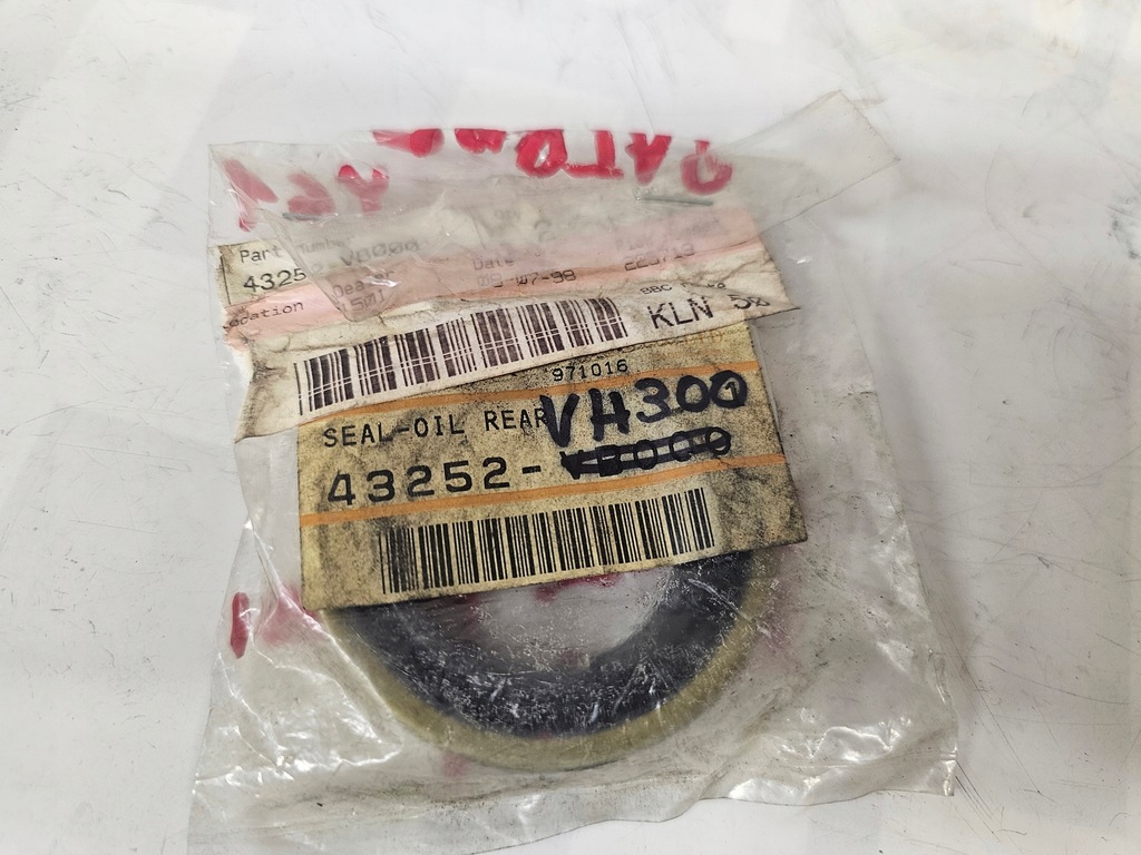 фото №7, Nissan patrol y61 сальник полуось задний задняя 43252-vb000