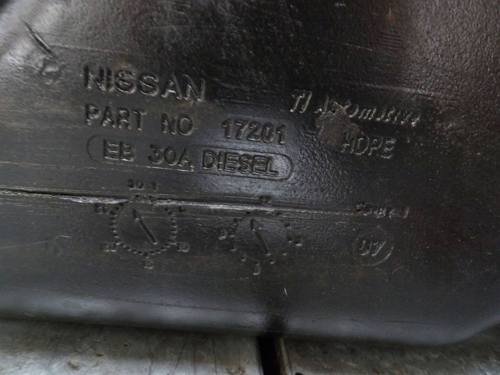 Nissan navara d40 pathfinder r51 2.5 dci бак пального bak Зі Шроту
