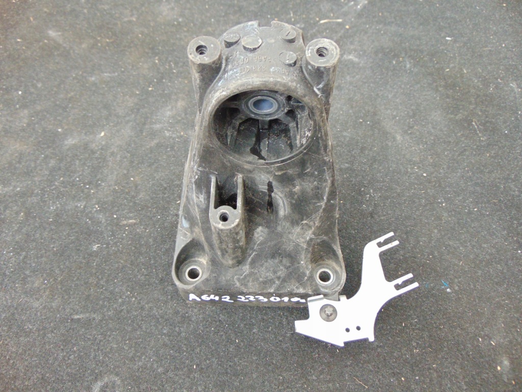 фото №1, Mercedes w222 кронштейн підпора двигуна a6422230100
