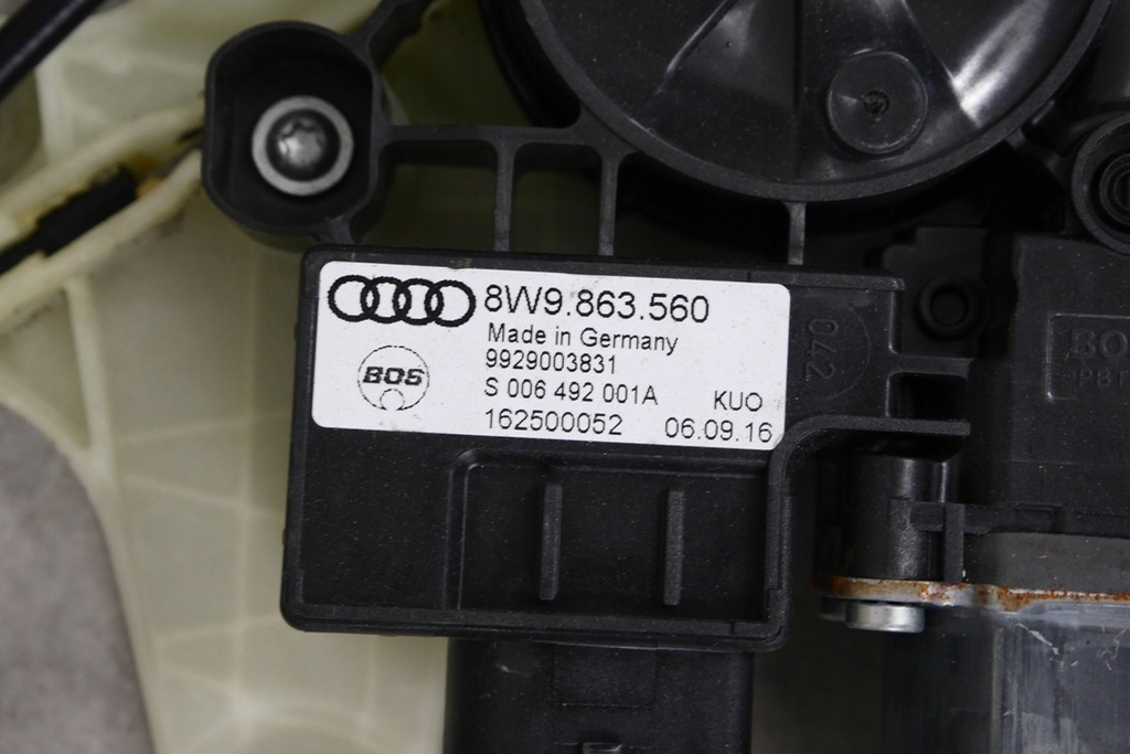 фото №6, Механизм моторчик шторка багажника audi a4 b9