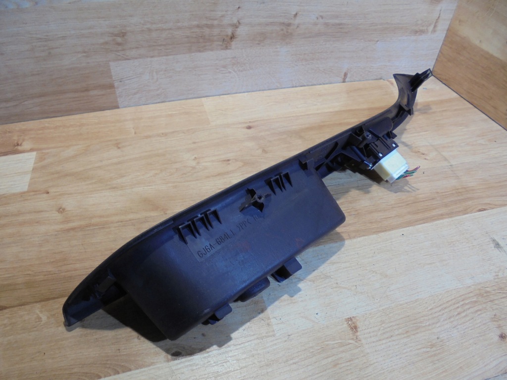 фото №12, Переключатель окон правый перед mazda 6 gg gj6a-684li