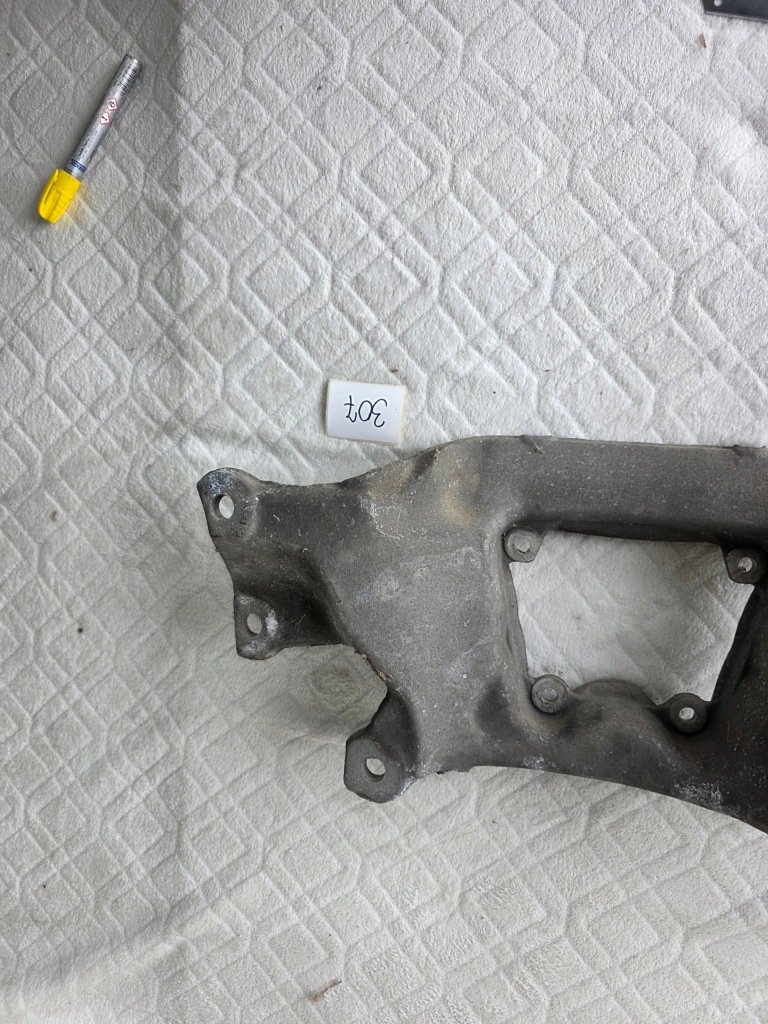 Купить Кронштейн крепеж опора коробки audi a6 c6 4f0399263l