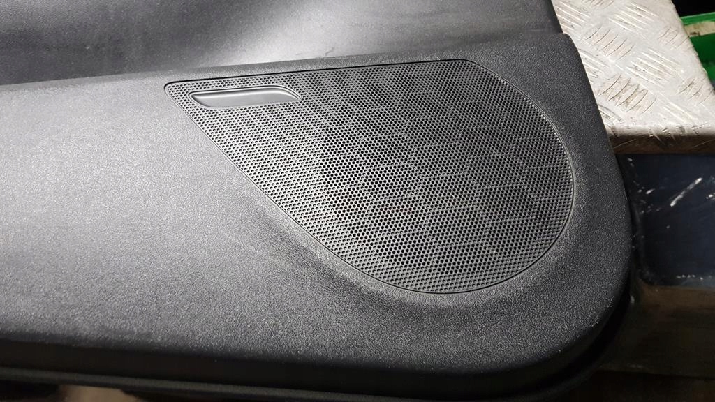 фото №2, Citroen c4 i picasso обшивка дверь обивка левый задняя шторка