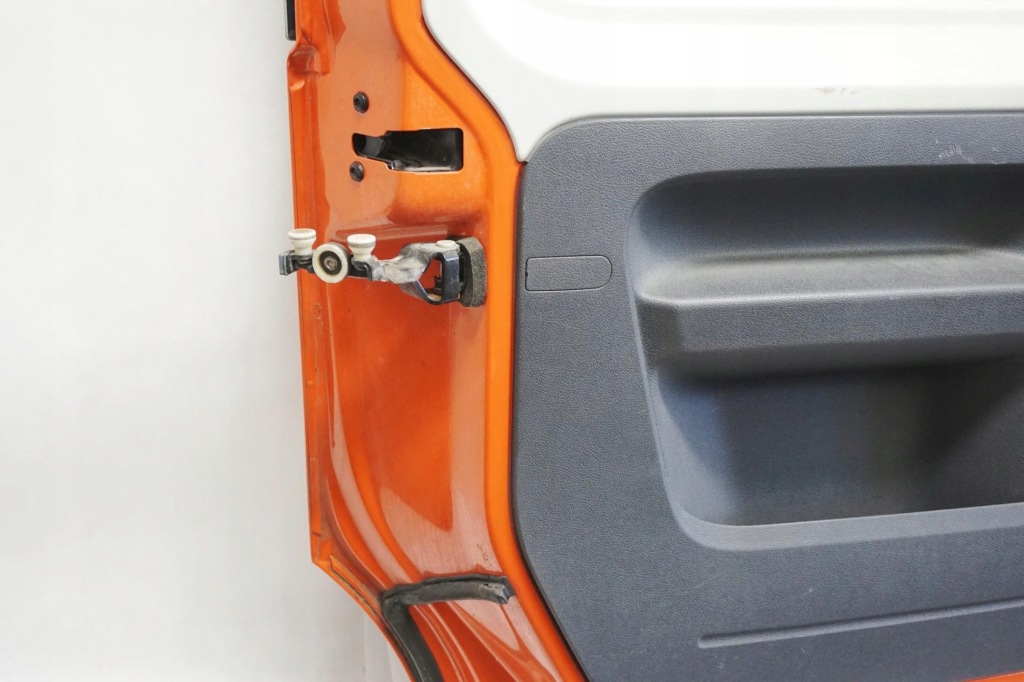 Двері ліва бічний зсувні vw caddy 2k 3 рестайлінг  15r в Україні