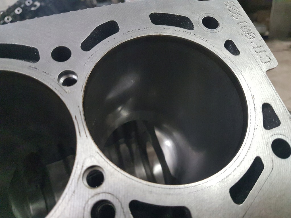 фото №6, Audi r8 5.2 v10 блок двигателя идеальное состояние 07l130023g 07l103032ar ctp