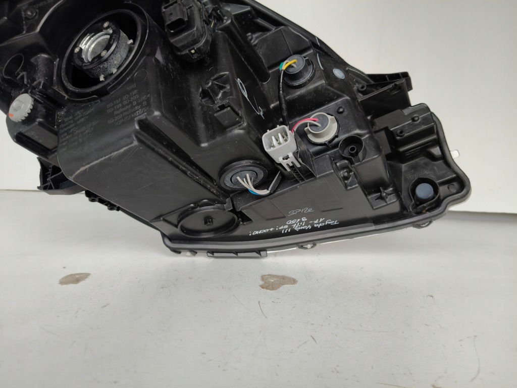 фото №10, Лампа левая фара toyota yaris iii 17- lift