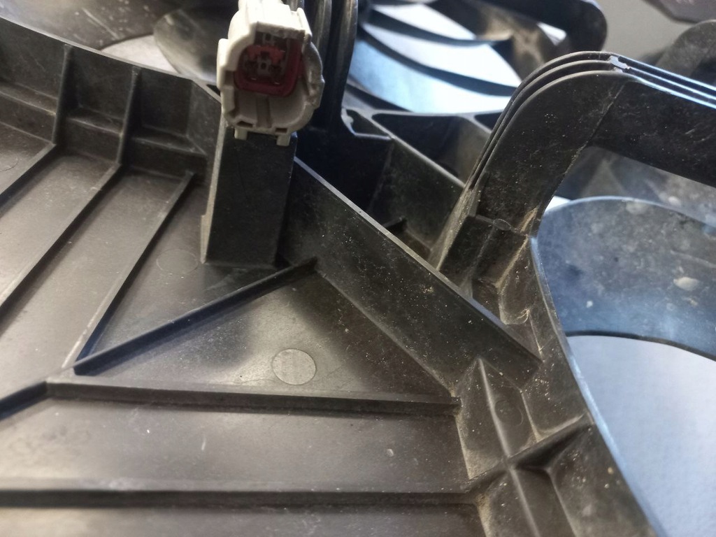 фото №8, Nissan x-trail t31 2.0 dci вентилятор радіатора радіатор корпус