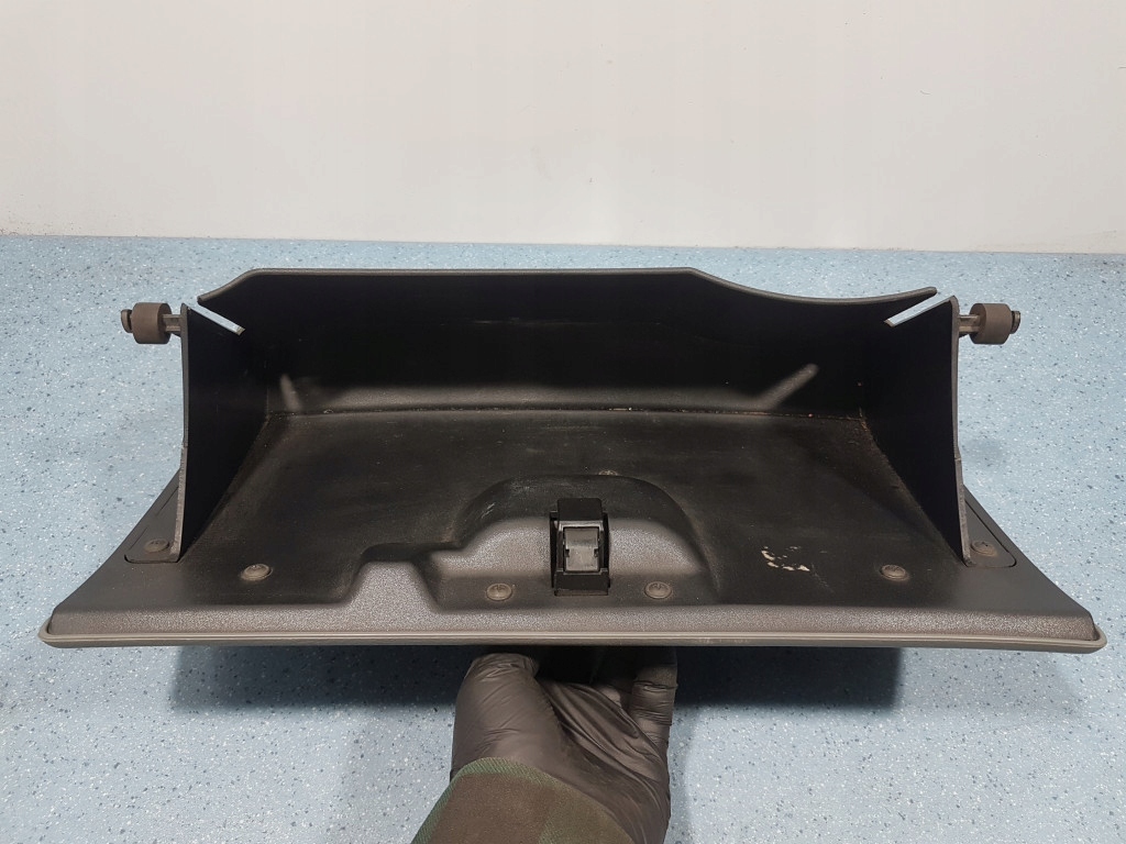 фото №7, Chrysler town and country iv бардачок пассажира 5009029aa