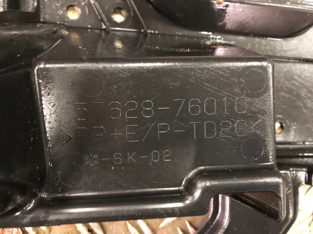 Lexus ct защита подвеска 5762876010 Оригинал