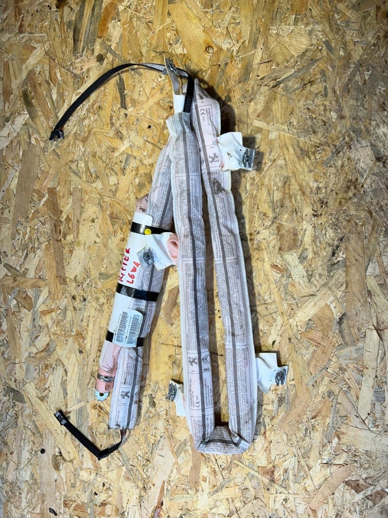 Peugeot rifter шторка безпеки права або ліва Ціна