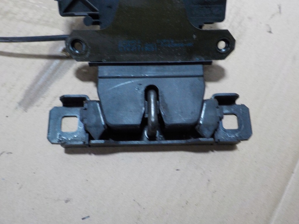 фото №1, Ford focus c-max 1.8b 2003r. замок крышки багажника