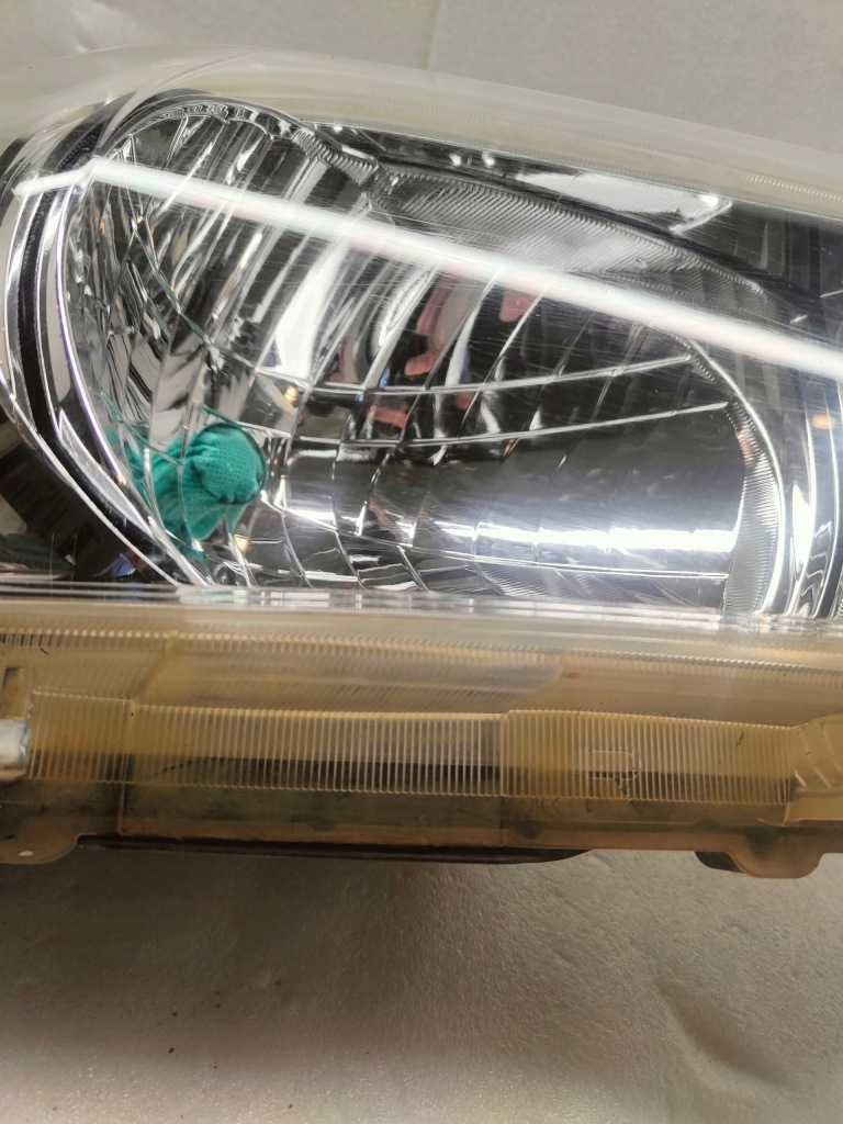 фото №16, Toyota hilux viii лампа правый перед zw