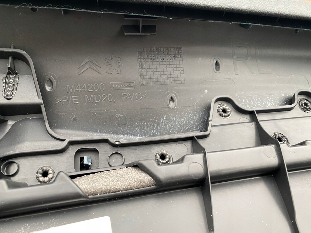 фото №8, Оббивка двері обшивка citroen ds5 лівий задня