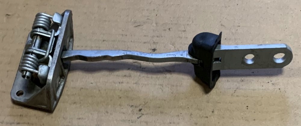 фото №1, Ограничитель дверь левый задняя audi a2 8z0837429